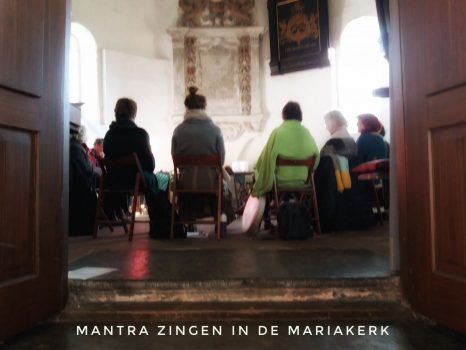 Mantra zingen in de Mariakerk